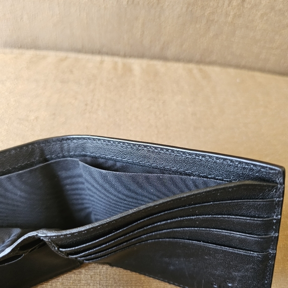 Gucci Leather Black Wallet - Picture 10 of 15